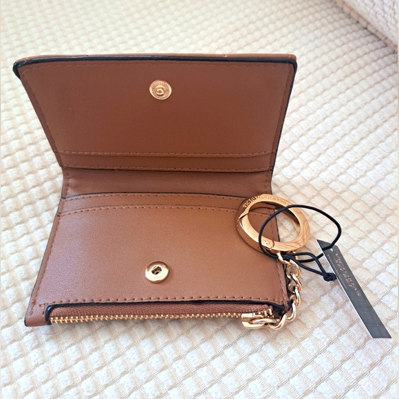 VICTORIA'S SECRET Tan Chevron Design Wallet Card Case Key Holder Coin Purse NWT - Picture 2 of 9